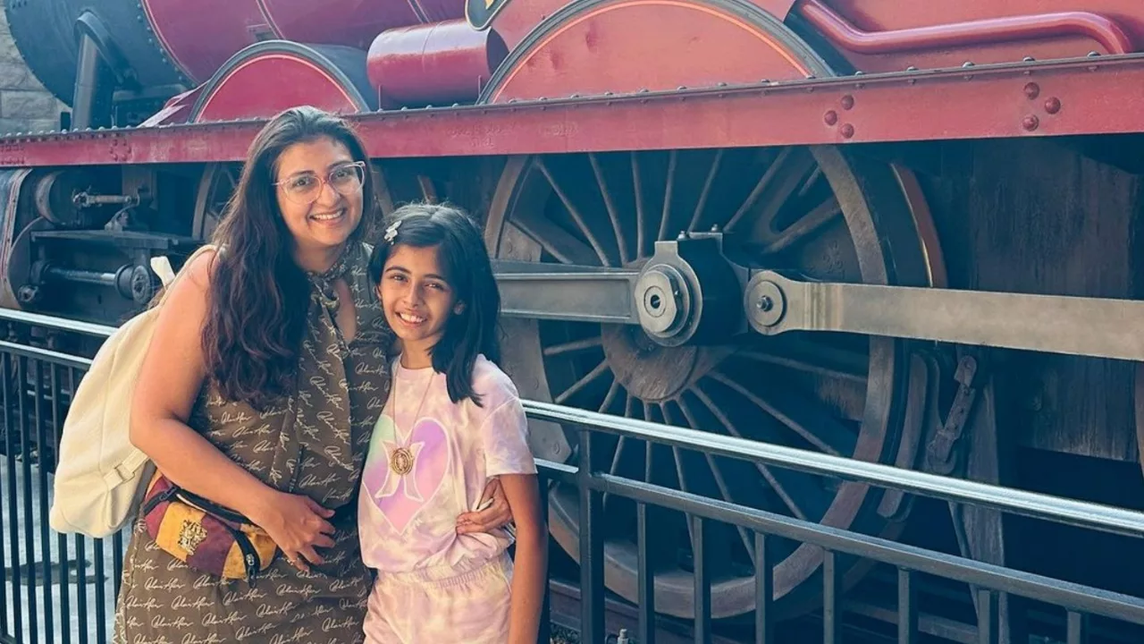 Juhi Parmar with daughter